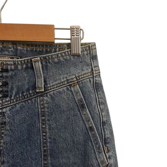 Abercrombie & Fitch "Mom Jean" Tapered Fray Leg Button Fly Size 25/0 - Picture 2 of 9